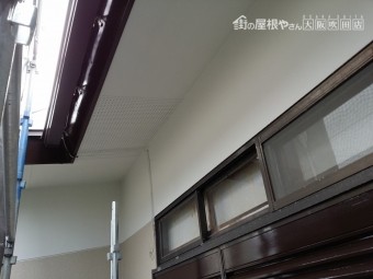 サッシまわりと軒天塗装