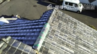 棟瓦を養生