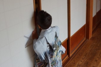 障子から除くイメージ