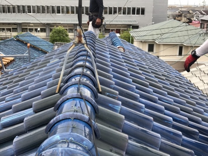高槻市で釉薬瓦の屋根調査