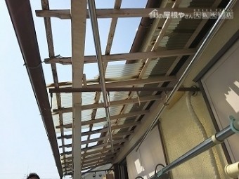 割れた波板ポリカ