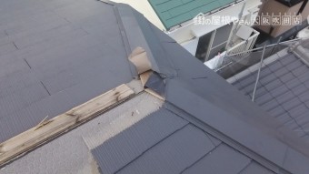 台風で吹き飛ばされた棟板金跡