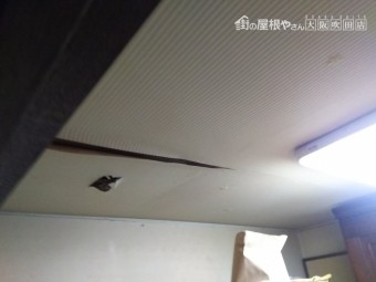 雨漏り調査開始 天井クロスめくれ