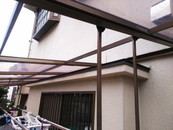 ベランダポリカ屋根一部破損