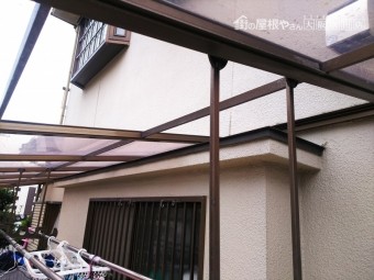 ベランダポリカ屋根一部破損