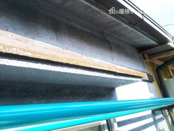 ベランダ波板はずれ跡の釘