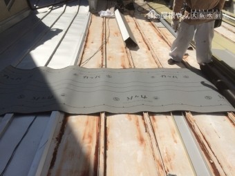 瓦棒屋根カバー工事の下地の防水シート