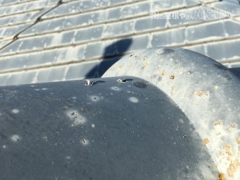 釘が浮いています