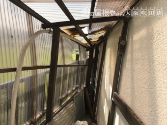 台風で被災したベランダポリカ屋根