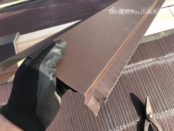 板金をカットしていきます。