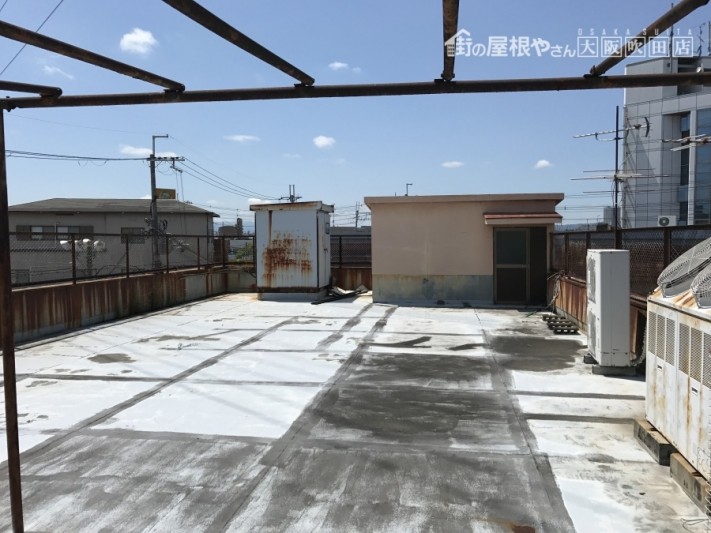 劣化の激しい屋上