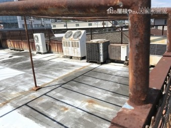 劣化の激しい屋上