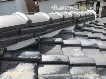地震による熨斗瓦のズレ