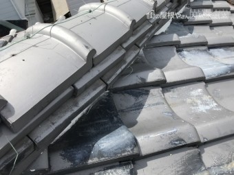 地震による熨斗瓦のズレ