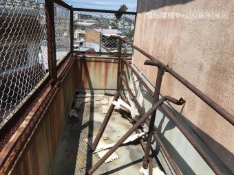 劣化の激しい屋上