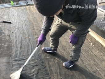 古い屋根材を剥がし掃除