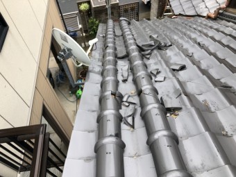 台風で倒壊した瓦屋根