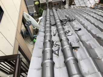 台風で倒壊した瓦屋根