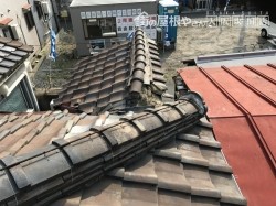 補修前の劣化した瓦屋根