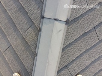 劣化して割れたスレート屋根