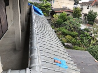 ブルーシート養生した屋根