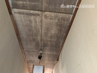 雨漏りのある天井