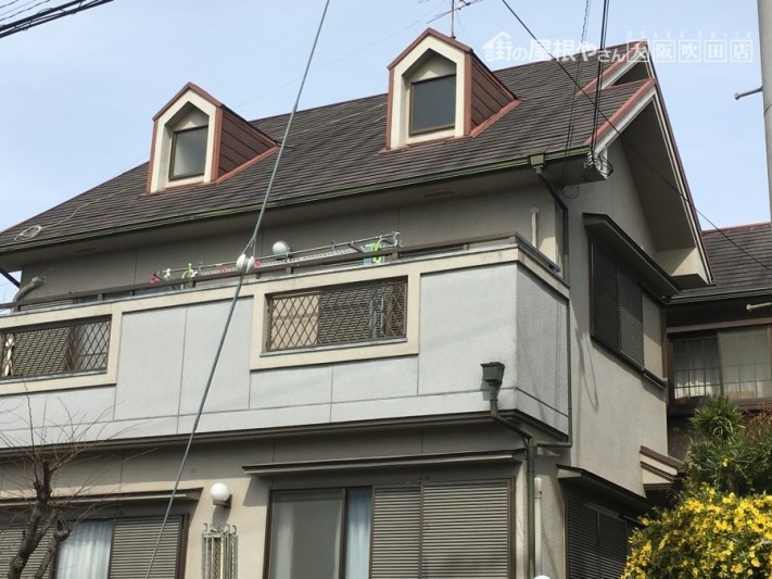 高槻市カラーベスト屋根の三階建現場全貌
