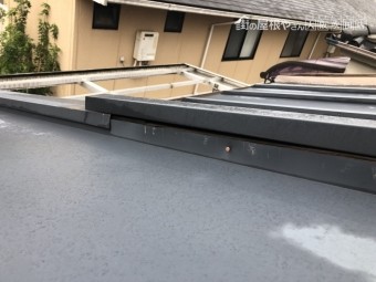 瓦棒屋根キャップはずれ