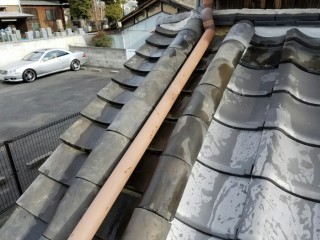 差掛け屋根の瓦一部葺き替え工事の完了