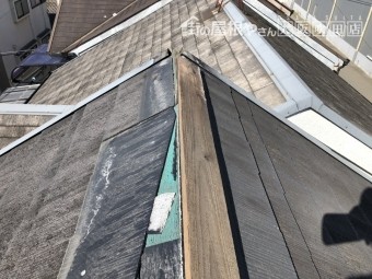 劣化したスレート屋根の大棟板金