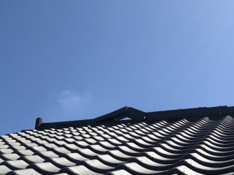 台風でゆがんだ大棟瓦