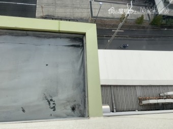 ベランダ床及び天井の穴あき