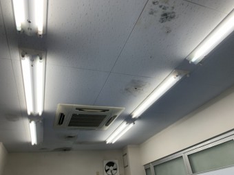 室内雨漏り雨染み