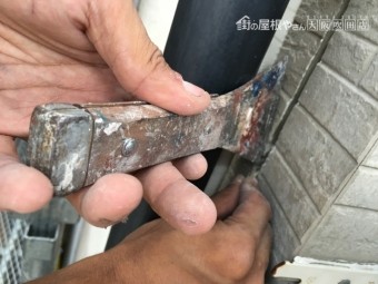 古いシーリング剤撤去