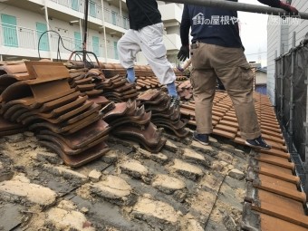 瓦の捲り