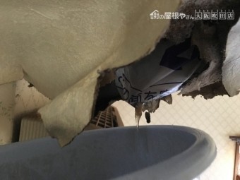 断熱材に雨水がたまる