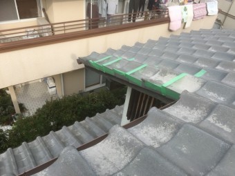 瓦捲れ