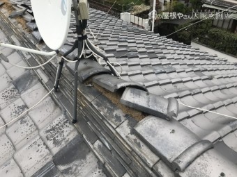 大棟の丸瓦熨斗瓦が崩壊