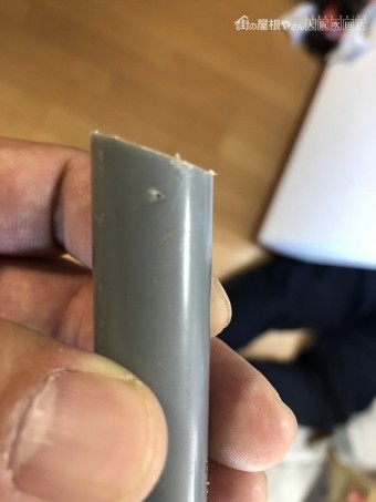 水道パイプに釘