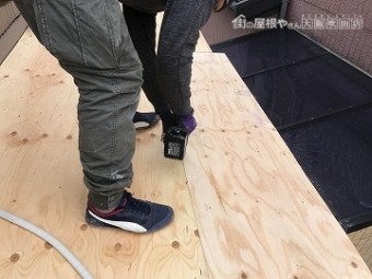 下屋根補強用、構造用合板の施工