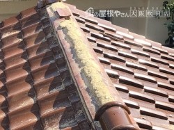 台風の強風で崩壊した大棟