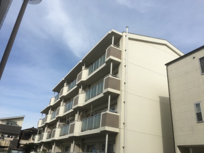 4階建てマンション外観