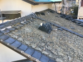 瓦めくり