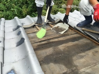 野地板の掃除