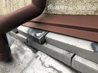 台風による熨斗瓦のズレ
