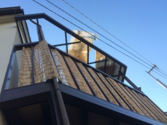 ベランダバルコニーポリカ波板屋根交換工事