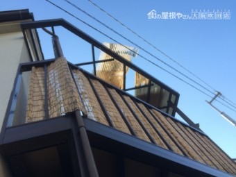 ベランダバルコニーポリカ波板屋根交換工事