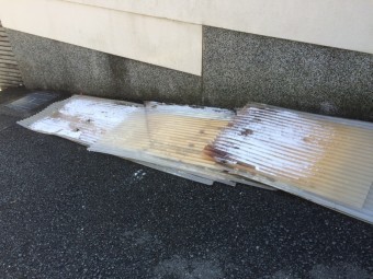 劣化し取り外したポリカ波板屋根