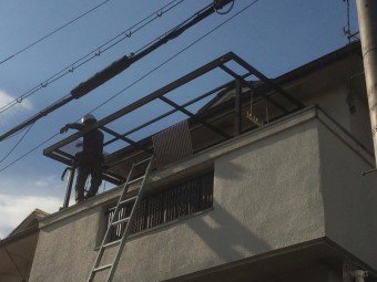 ベランダバルコニーポリカ波板屋根交換工事