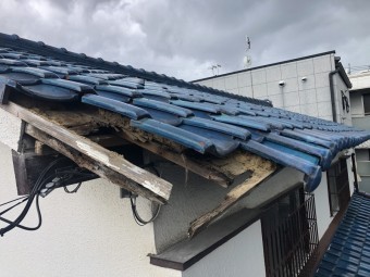 屋根葺き直し工事前